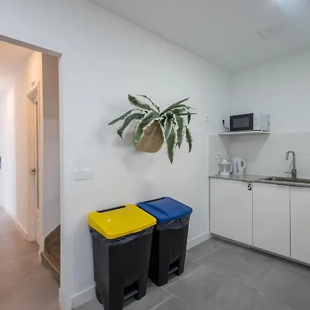 Guest house Coliving Mol-terrace, En-suite Bathroom, Fridge & Tv *
