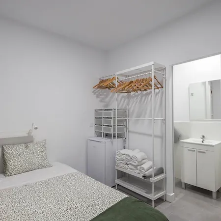 Coliving Mol-terrace, En-suite Bathroom, Fridge & Tv Guest house *