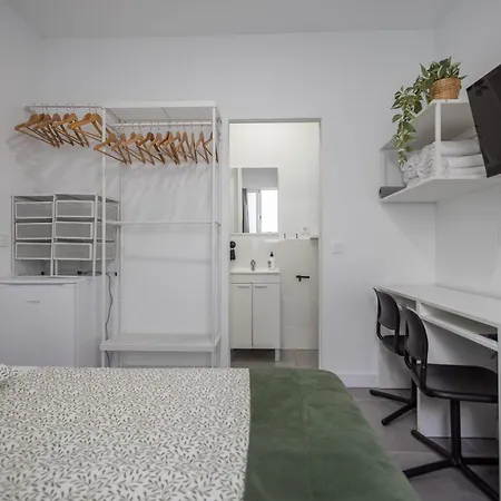 Guest house Coliving Mol-terrace, En-suite Bathroom, Fridge & Tv 3*