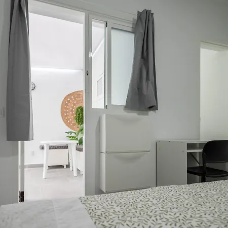 Guest house Coliving Mol-terrace, En-suite Bathroom, Fridge & Tv *