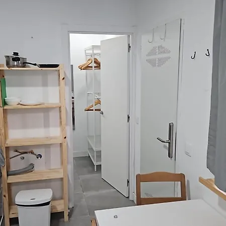 Coliving Mol-terrace, En-suite Bathroom, Fridge & Tv Penzion